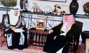 صورة نادرة أثناء زيارة جلالة ملك البحرين